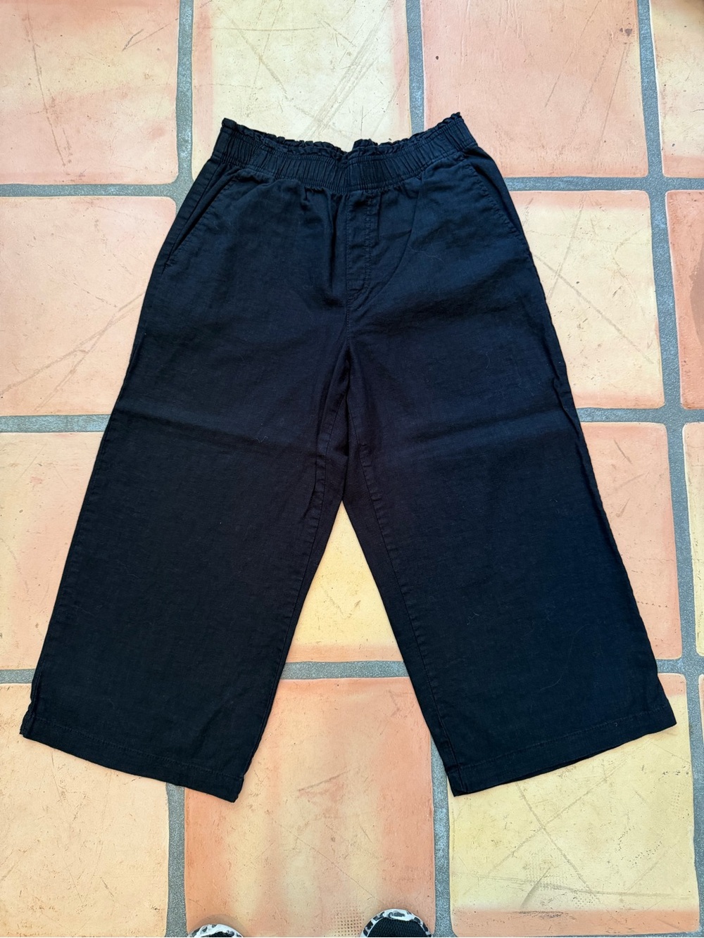Old Navy Petite Black Elastic Waist Wide-Leg Cropped Pants